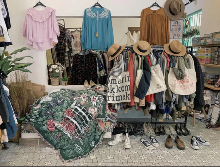 Đồ secondhand là những đồ đã qua sử dụng nhưng vẫn còn tái sử dụng được